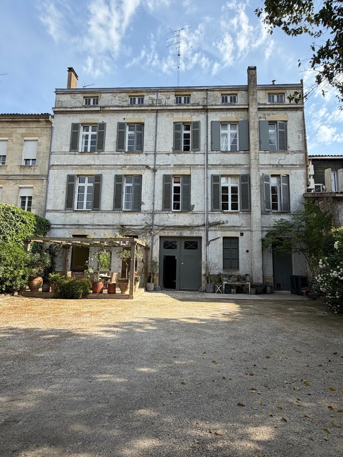The maison facade