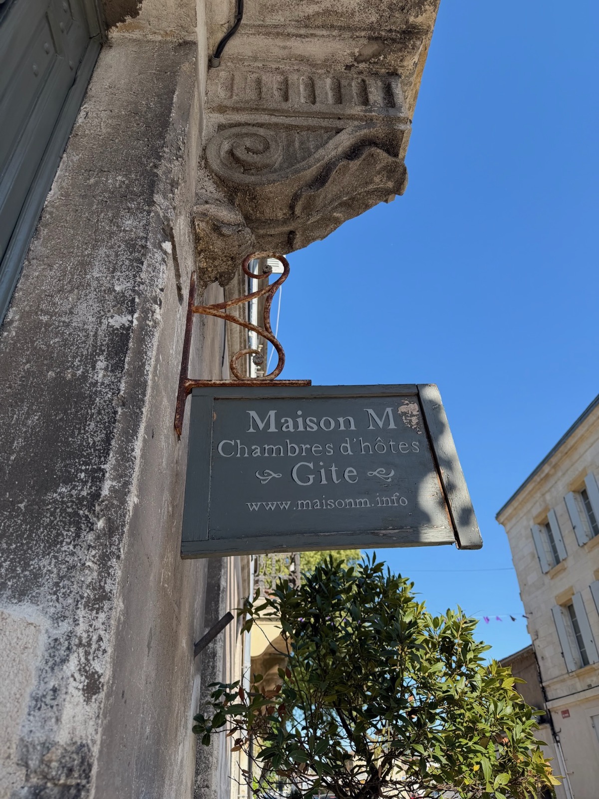 Maison M signage